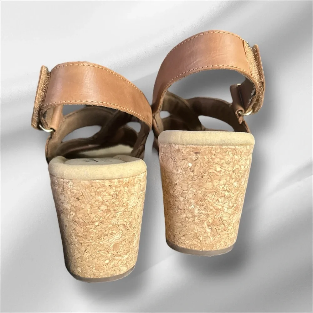 Clarks ultimate comfort Tan Wedge Sandals - Picture 5 of 8